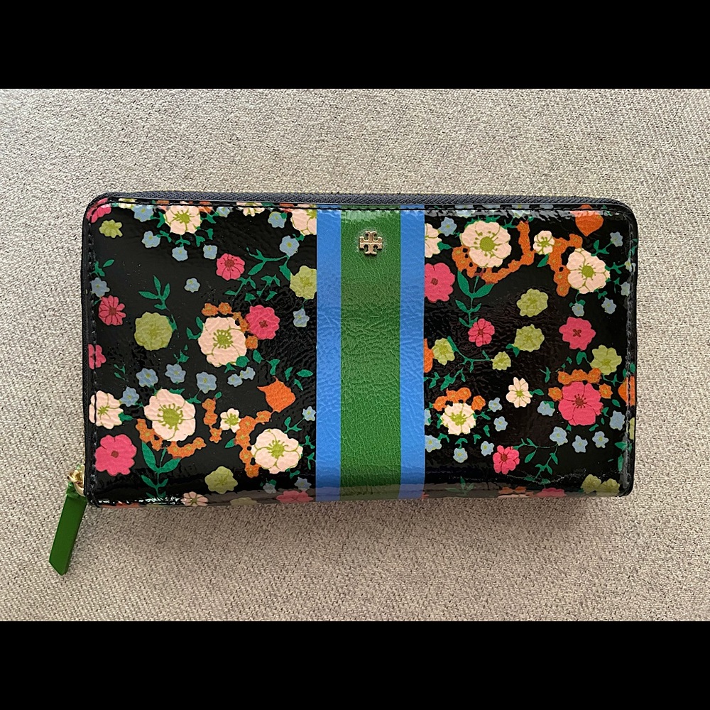 Tory Burch zip wallet (Brand new)